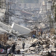 Une rue de Port-au-Prince dévastée par le violent tremblement de terre du 12 janvier 2010.