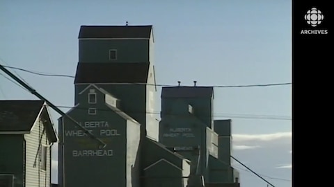 Les silos à grain situés à Barrhead en Alberta sont un des symboles de l'identité des Canadiens vivant dans les provinces de l'Ouest.