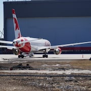 Un avion d'Air Canada à l'aéroport Trudeau.
