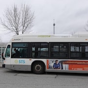 Un autobus de la STS à Sherbrooke