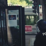 L'image de Chuck Norris était affichée visiblement sur la porte d'un fourgon de la police de Québec.