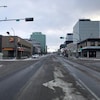 La rue principale de Yellowknife, déserte. 