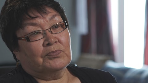 Portrait de Rebecca Kudloo, la présidente de l'organisme national pour femmes inuit Pauktuutit.