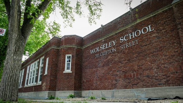 Une façade de l'école Wolseley. 