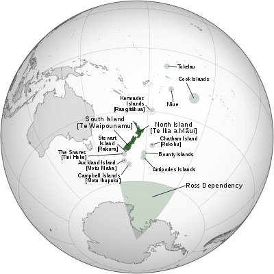 Map with the North, South, Stewart/Rakiura, Tokelau, Cook, Niue, Kermadec, Chatham, Bounty, Antipodes, Snare, Auckland and Campbell Islands highlighted. New Zealand's segment of Antarctica (the Ross Dependency) is also highlighted.