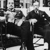 Serge de Diaghilev et Igor Stravinsky, assis dans des fauteuils.