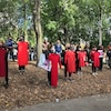 Des robes rouges à la manifestation pour Joyce Echaquan à Montréal, le 3 octobre 2020.