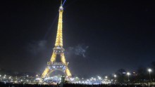 File:Eiffel Tower on the New Year Eve at midnight.webm