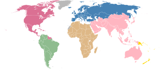 Carte stylisée du monde sur laquelle chaque zone continentale possède sa propre couleur.