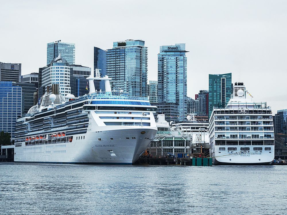 Feds lift ban on cruise ships but not advisory against going on them