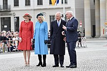 Charles and Camilla stand next to President of Germany Frank-Walter Steinmeier