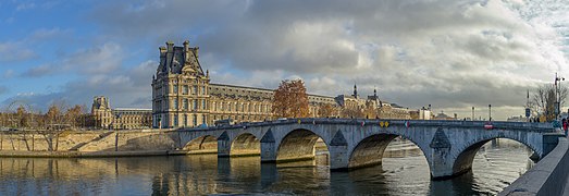 La Seine, le pont Royal et le musée du Louvre.