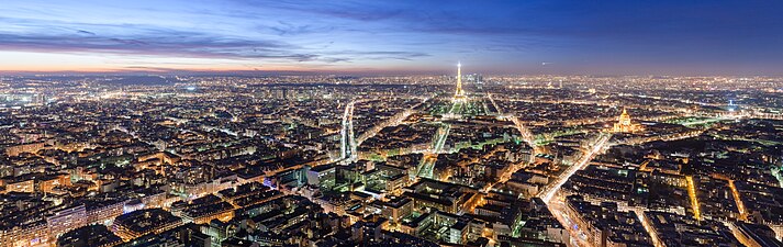 Vue sur Paris, au crépuscule, depuis la tour Montparnasse.