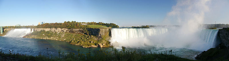 Niagara Falls, view from Canada, with American Falls and Bridal Veil Falls on the left, Horseshoe Falls on the right